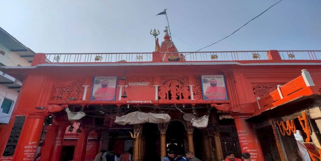 People visiting red coloured Shri Markandey Mahadev Mandir for the blessings of Son